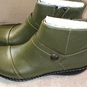 Clarks Collection Leather Ankle Boots - Ashland Pine Olive /6 M